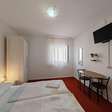 Apartments & Rooms Samohod Vodice Luaran gambar